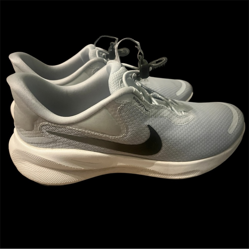 Nike Revolution 7 Easyon Light Silver / Light Army, Men’s size 8.5